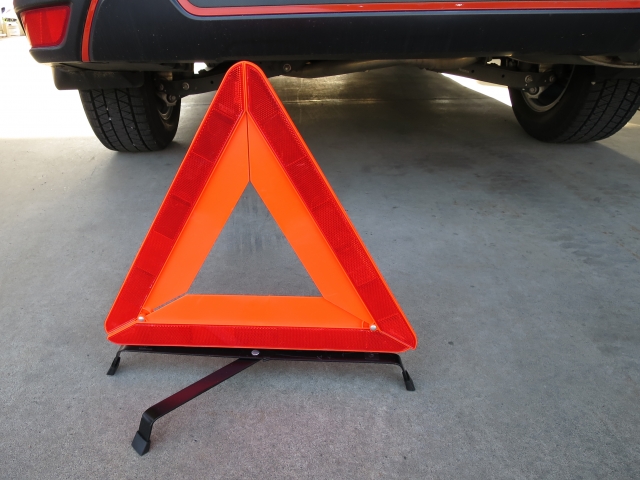 ⑦三角表示板、発煙筒の確認