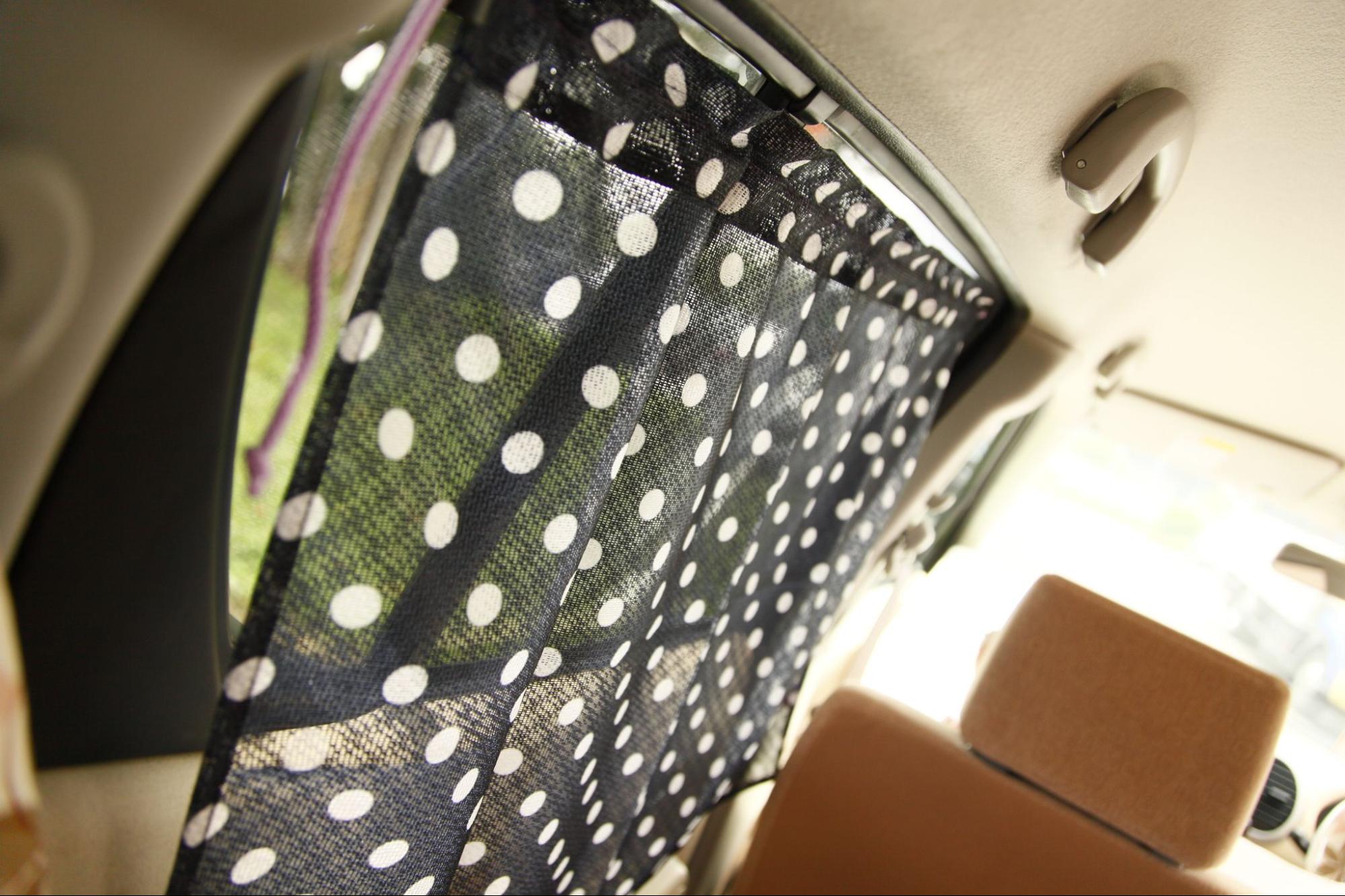 ②後部座席用UVカットカーテン