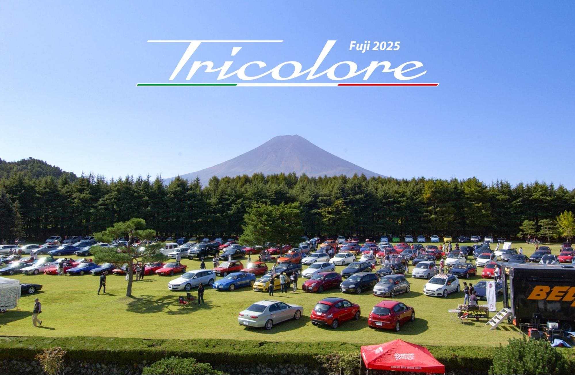 【⼭梨県・富⼠吉⽥市】７年ぶりとなる「富⼠トリコローレ2025」が開催。秋の富⼠⼭麓に欧州⾞が年代を超えて集結！