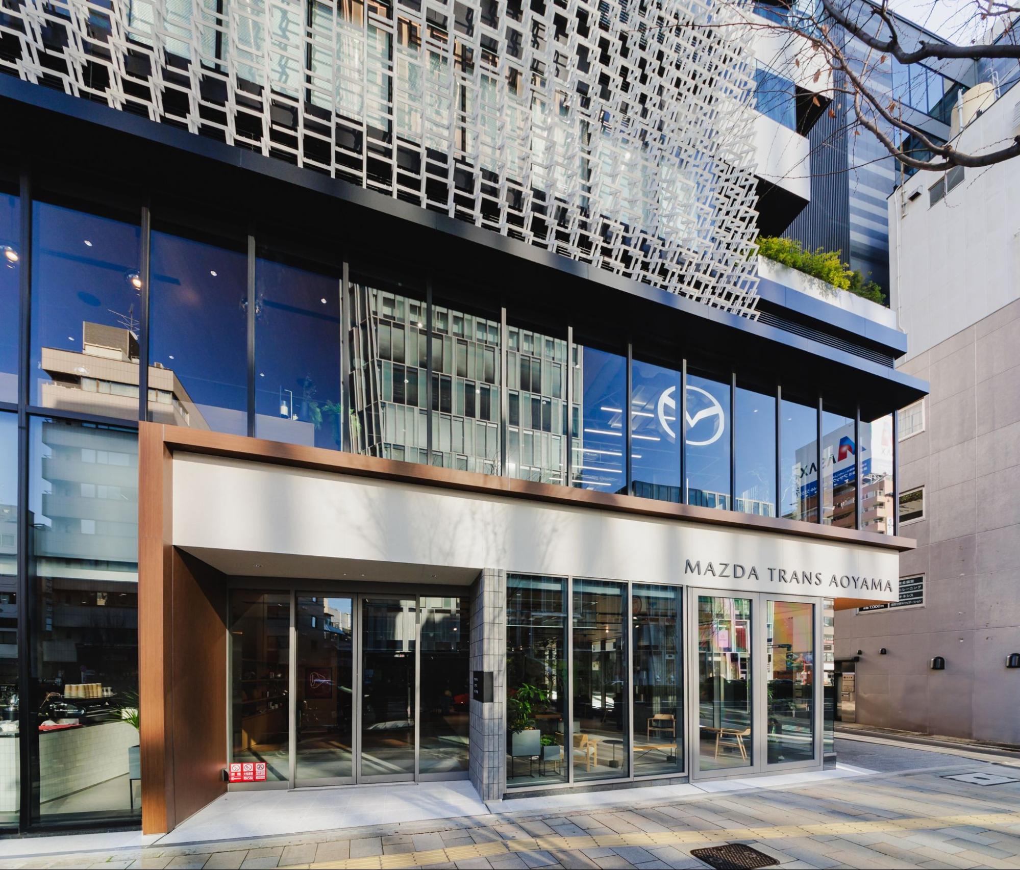 誰もが気軽に立ち寄って、MAZDAブランドを感じることのできる場所