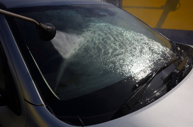 海で遊んだ後の洗車は塩分と砂を落とす