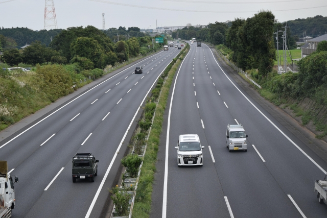 夏の高速道路で気を付けたい交通違反