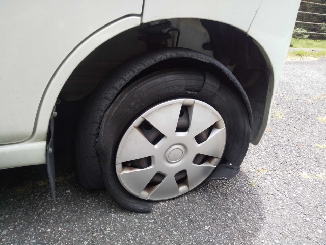 夏にタイヤトラブルが多い理由