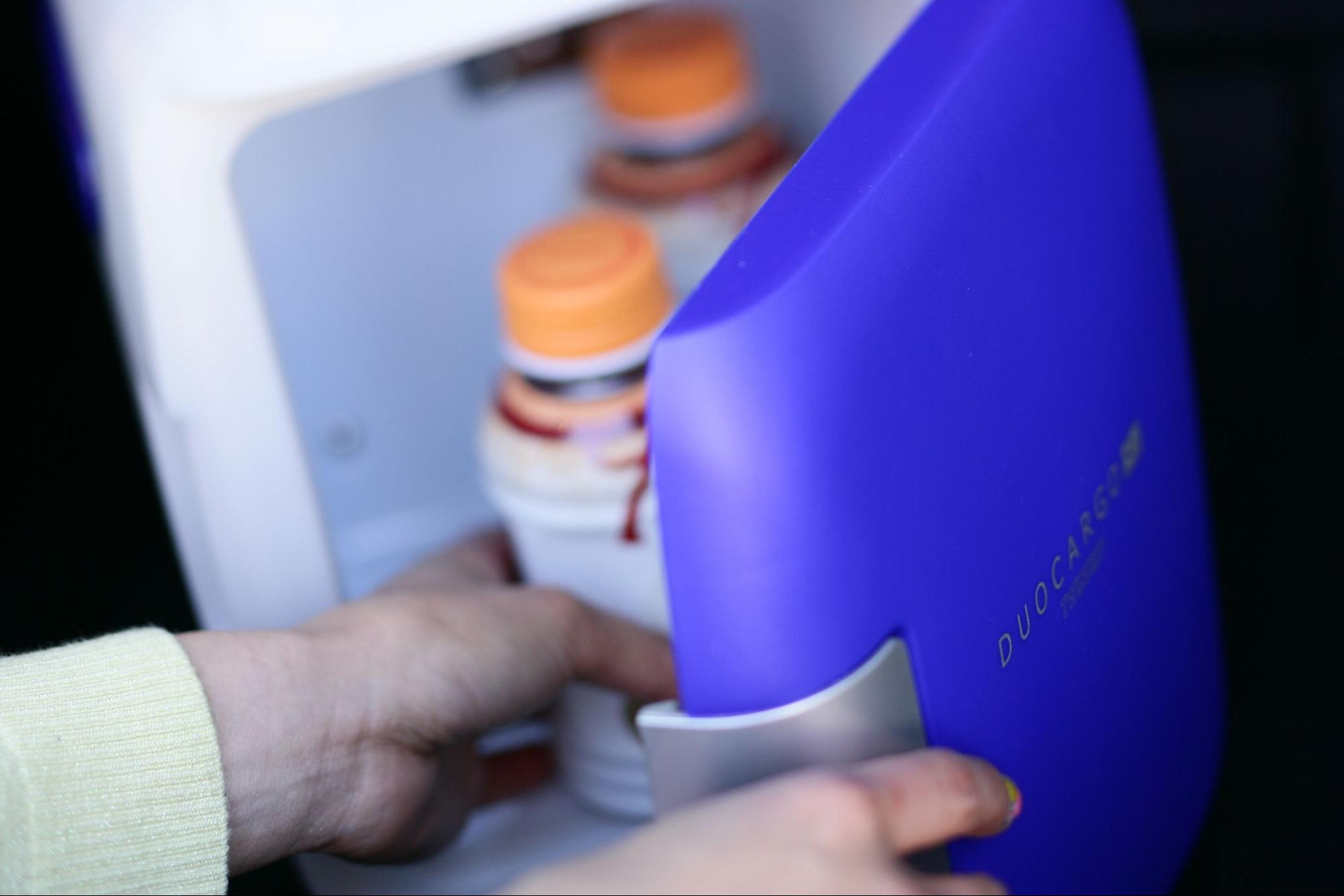 ④タオルを冷やすのにも便利な車載用冷蔵庫