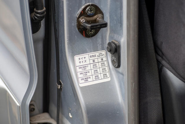 行きつけのガソリンスタンドでタイヤの空気圧チェック