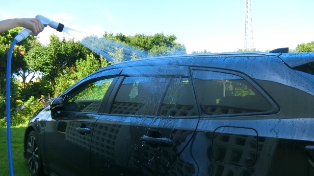 夏の洗車は時間帯と進め方が賢く行うコツ