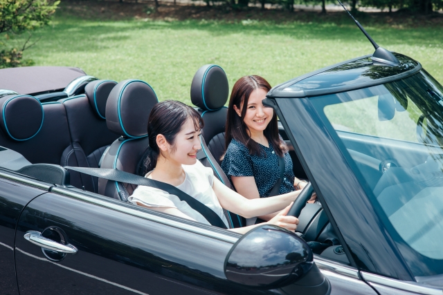 運転中、腰が疲れる理由と負担を軽減するポイント