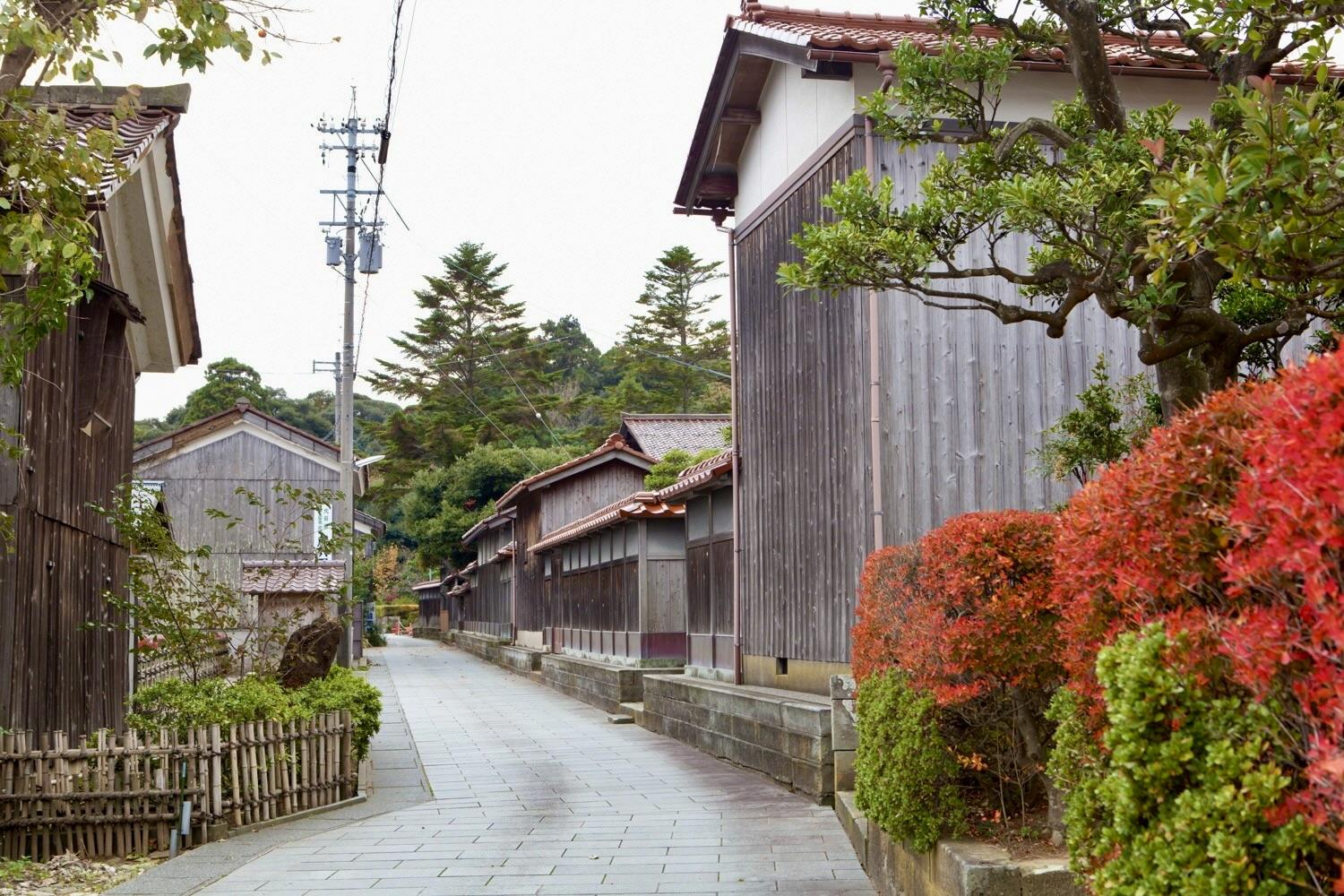 日本一の富豪村とよばれた豪邸街を散策/ 加賀市加賀橋立伝統的建造物群保存地区
