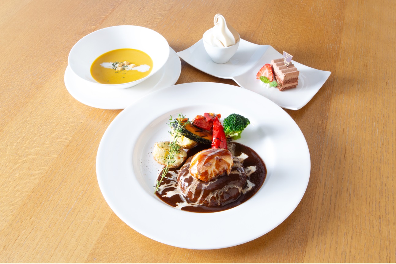 小杉カントリークラブ （富山県）「黒毛和牛100％ ビーフハンバーグランチ」