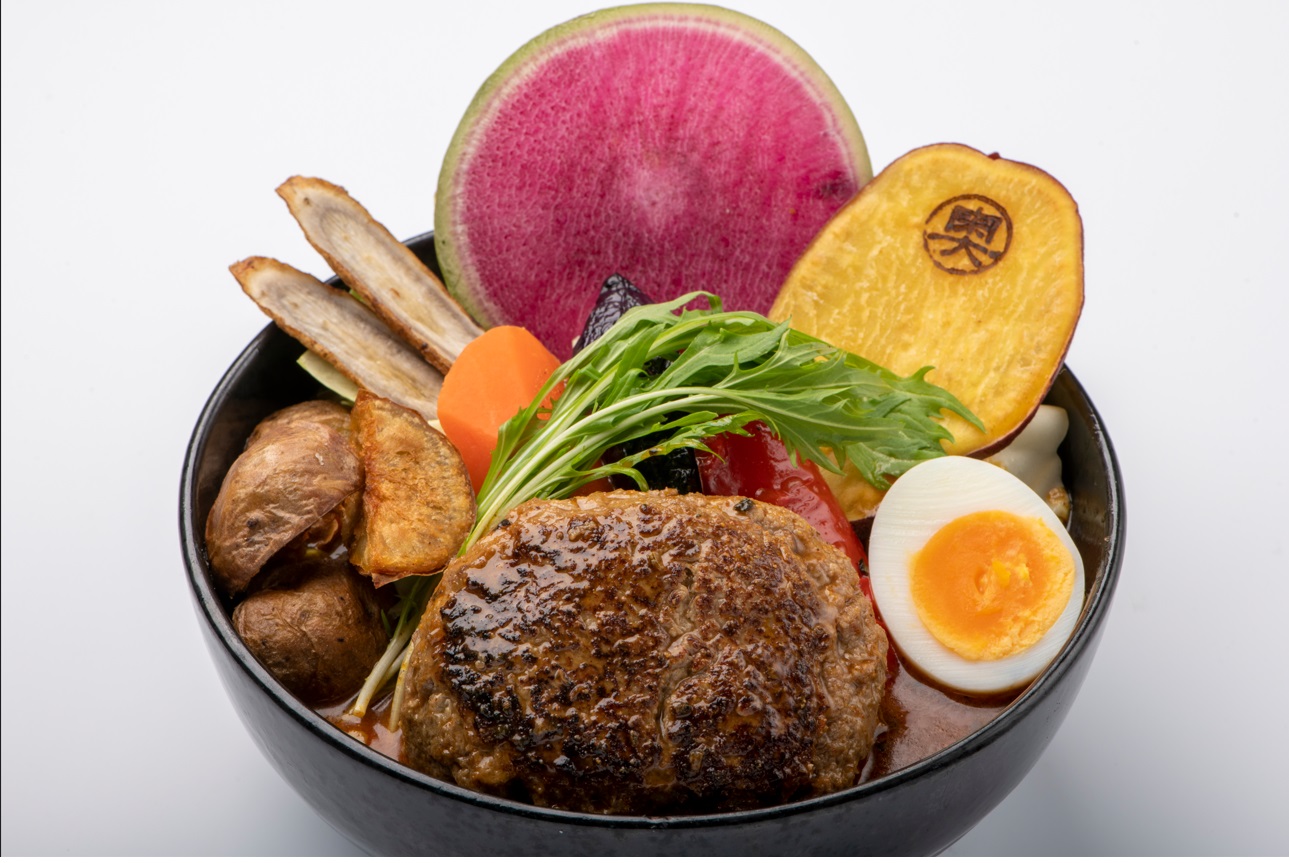 ニドムクラシックコース （北海道）の「海老スープカリー 宗谷牛ハンバーグと野菜」