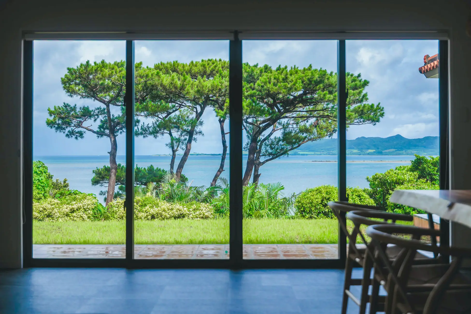 石垣島・名蔵湾を望む1日1組限定ヴィラ 「呼吸する宿 ISHIGAKI Tida」オープン