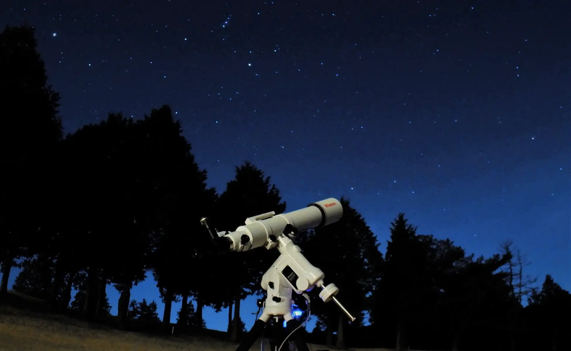 冬の夜空にきらめく特別な時間 中国割烹旅館 掬水亭 × ビクセン「星空観察イベント」開催  —— 冬の大三角形や木星を望む、都心から50分の“星見リゾート”