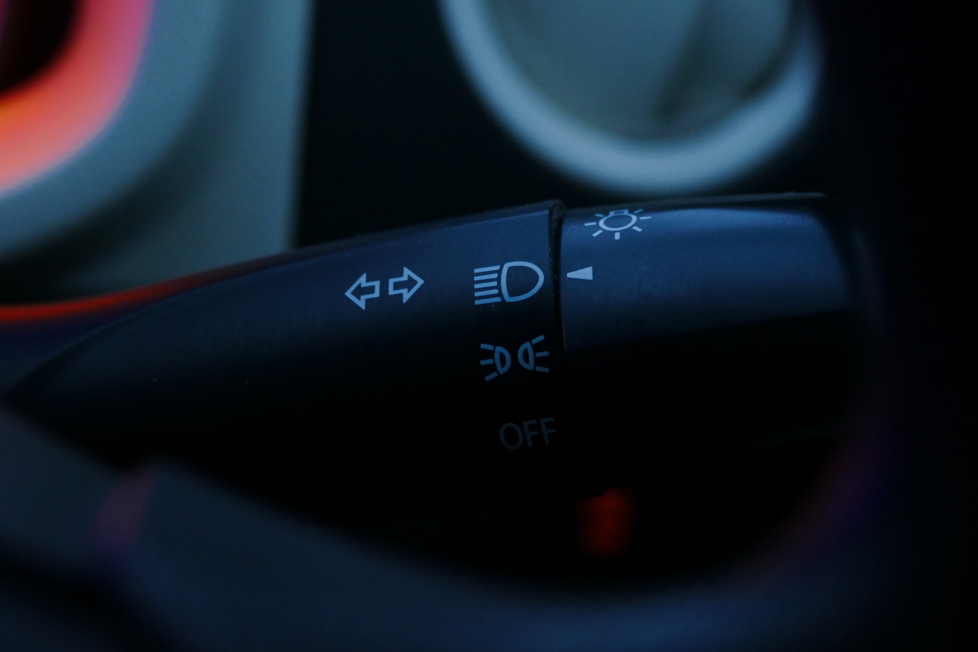 ①ライト類の点灯・点滅確認