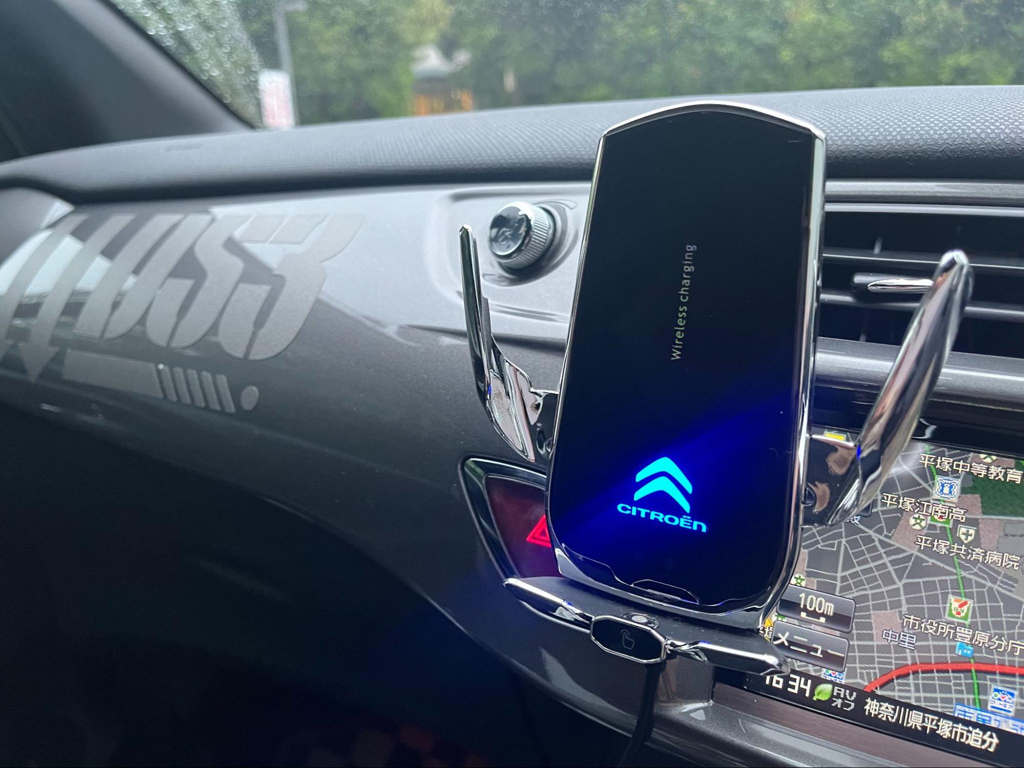 インテリアにもなるスマートフォンホルダー