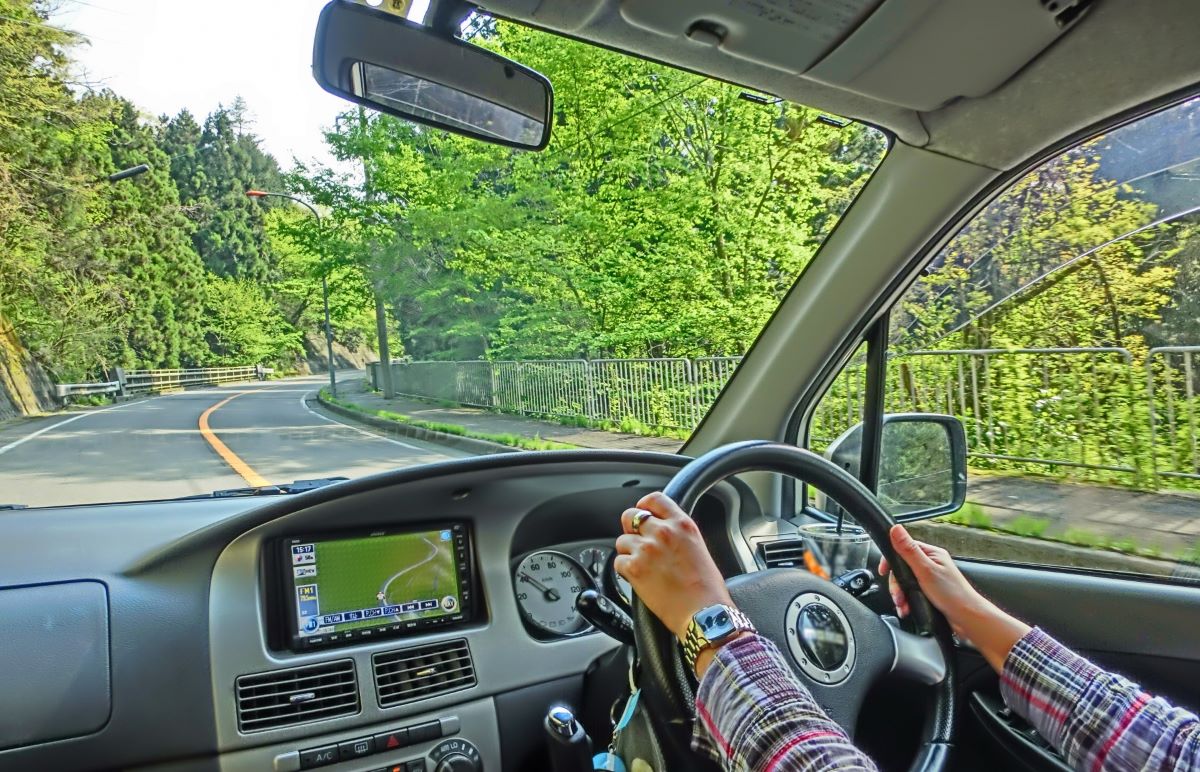 ⑤カーブ手前でスムーズに減速、横Gを抑える