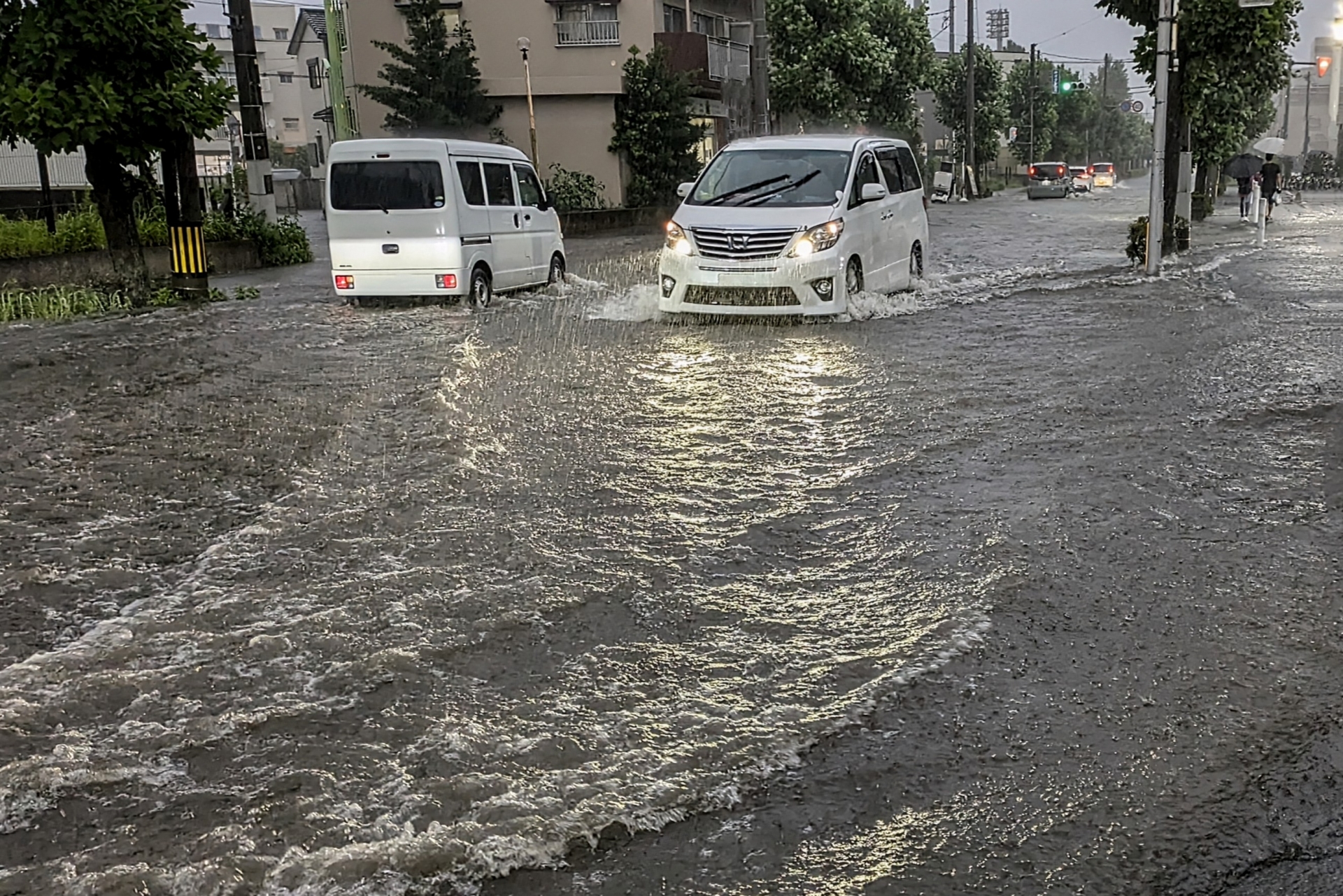 ゲリラ雷雨に遭遇!命を守る5つの行動