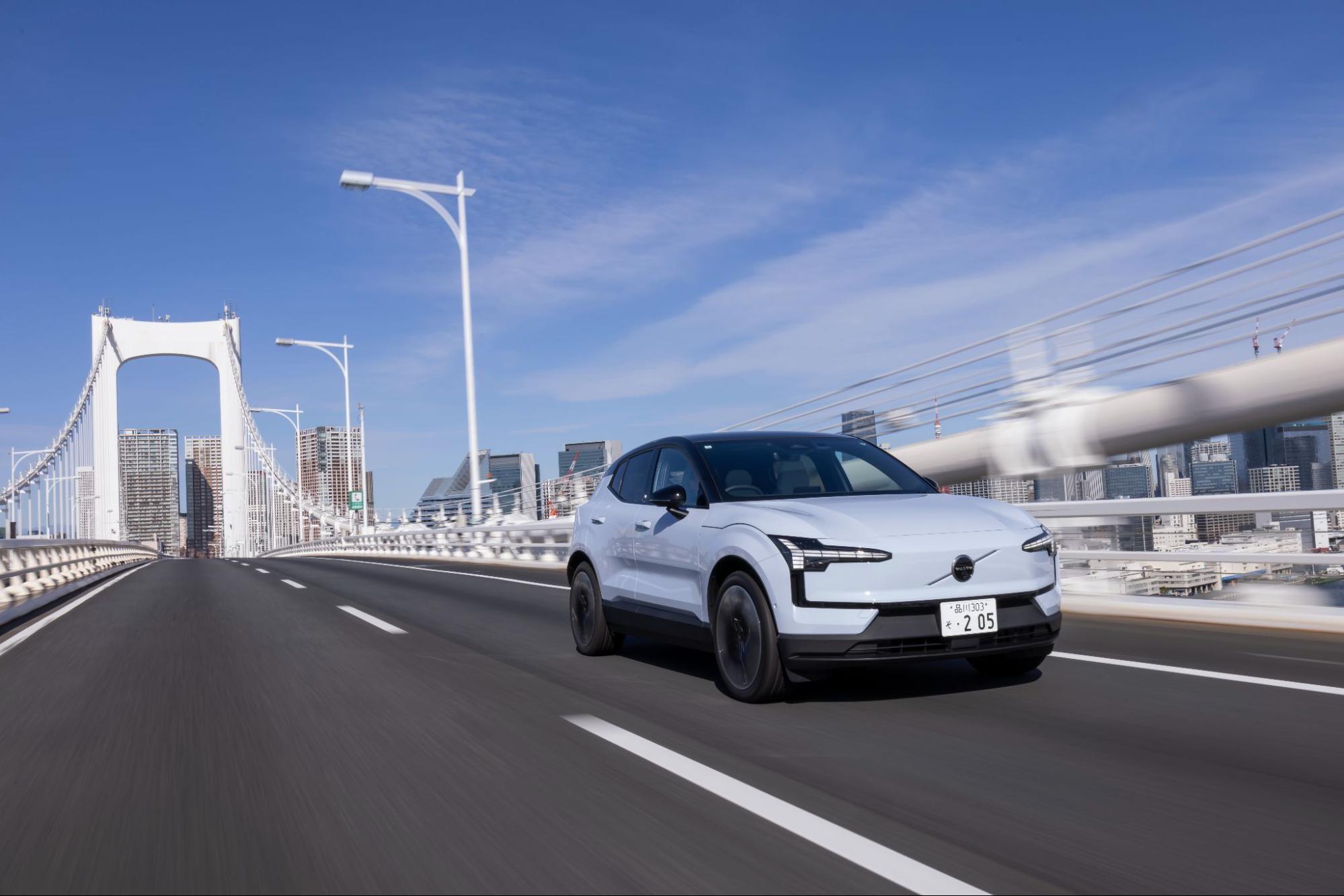 プロのドライバーと最新のボルボ車を試乗体験！