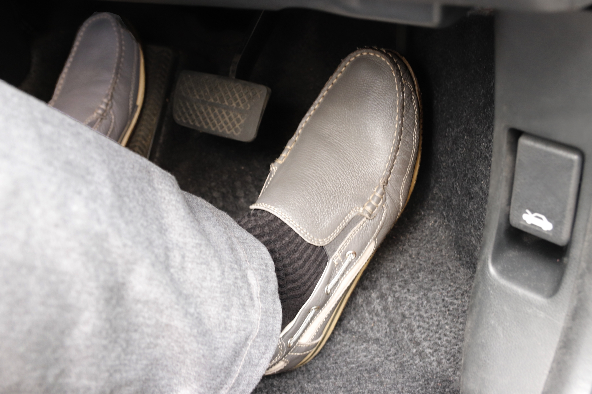 ①同乗者の体をなるべく揺らさないコツ、ゆっくり加速する