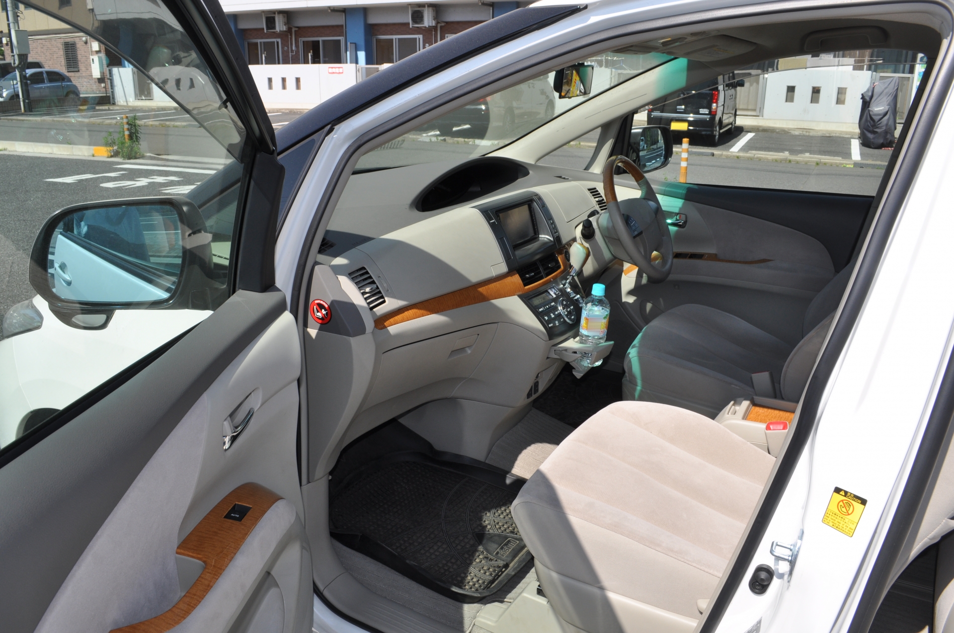 ④乗り込む際のマナー、ドアの開け閉めに注意