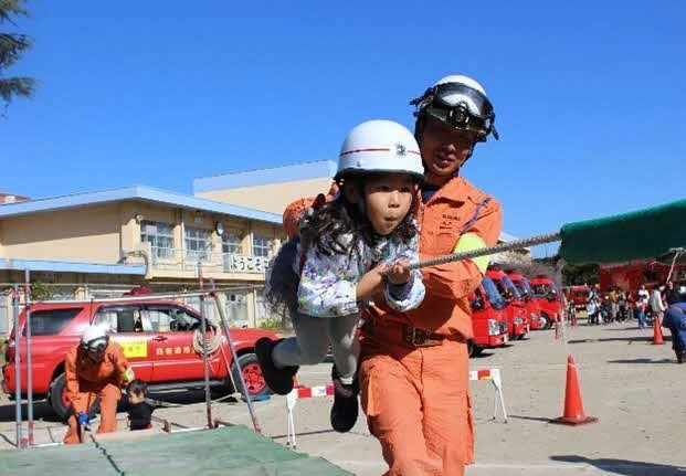 迫力の放水体験やヘリ展示も！「消防フェスティバル2025」開催（千葉県四街道市）