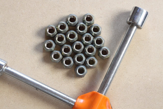 ②レンチ（ホイールナット用）