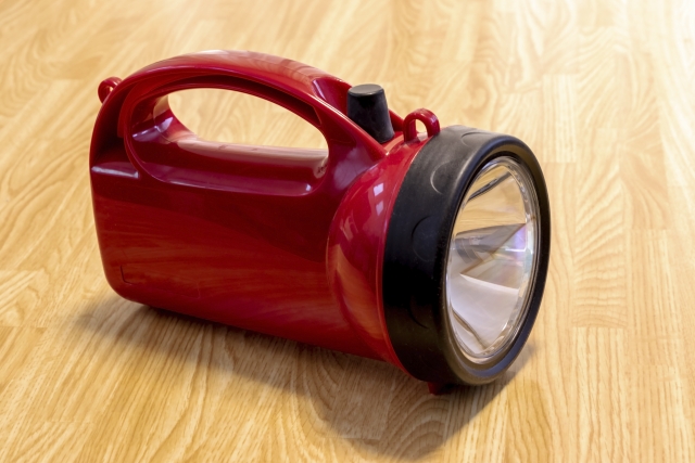 ⑤　懐中電灯・ランタン