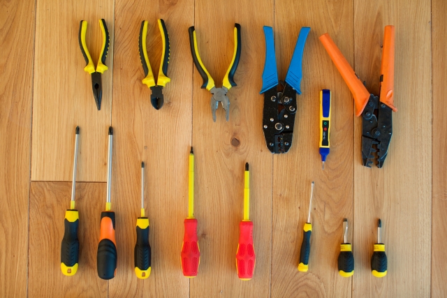 ③ドライバー・プライヤー