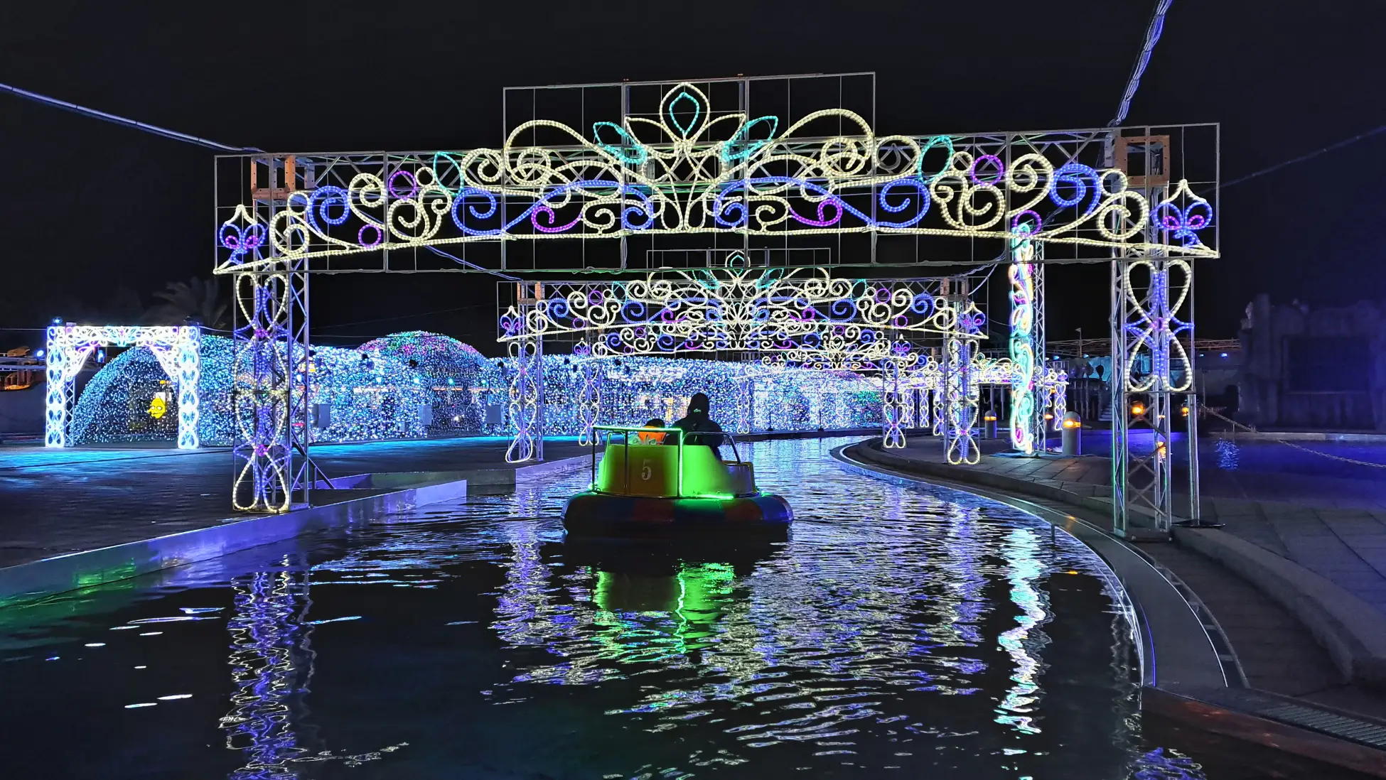 【愛知県・蒲郡市】冬のラグナシアを彩る ― 「ラグーナ イルミネーション 光と水のカーニバル」開催中  バンパーボート・レンタルルーム・クリスマスマーケットなど、季節限定コンテンツも登場