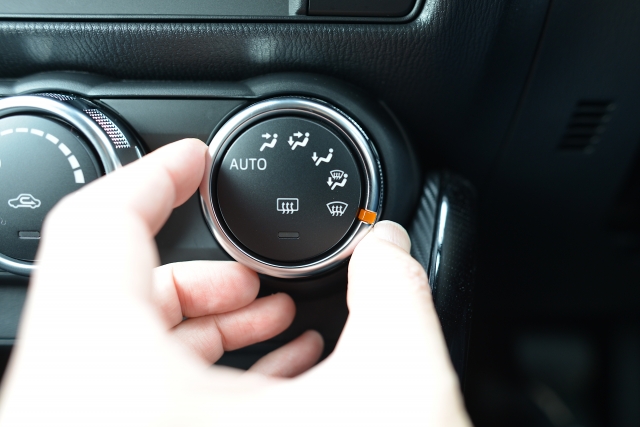 ①デフロスター・デフォッガー機能を使う