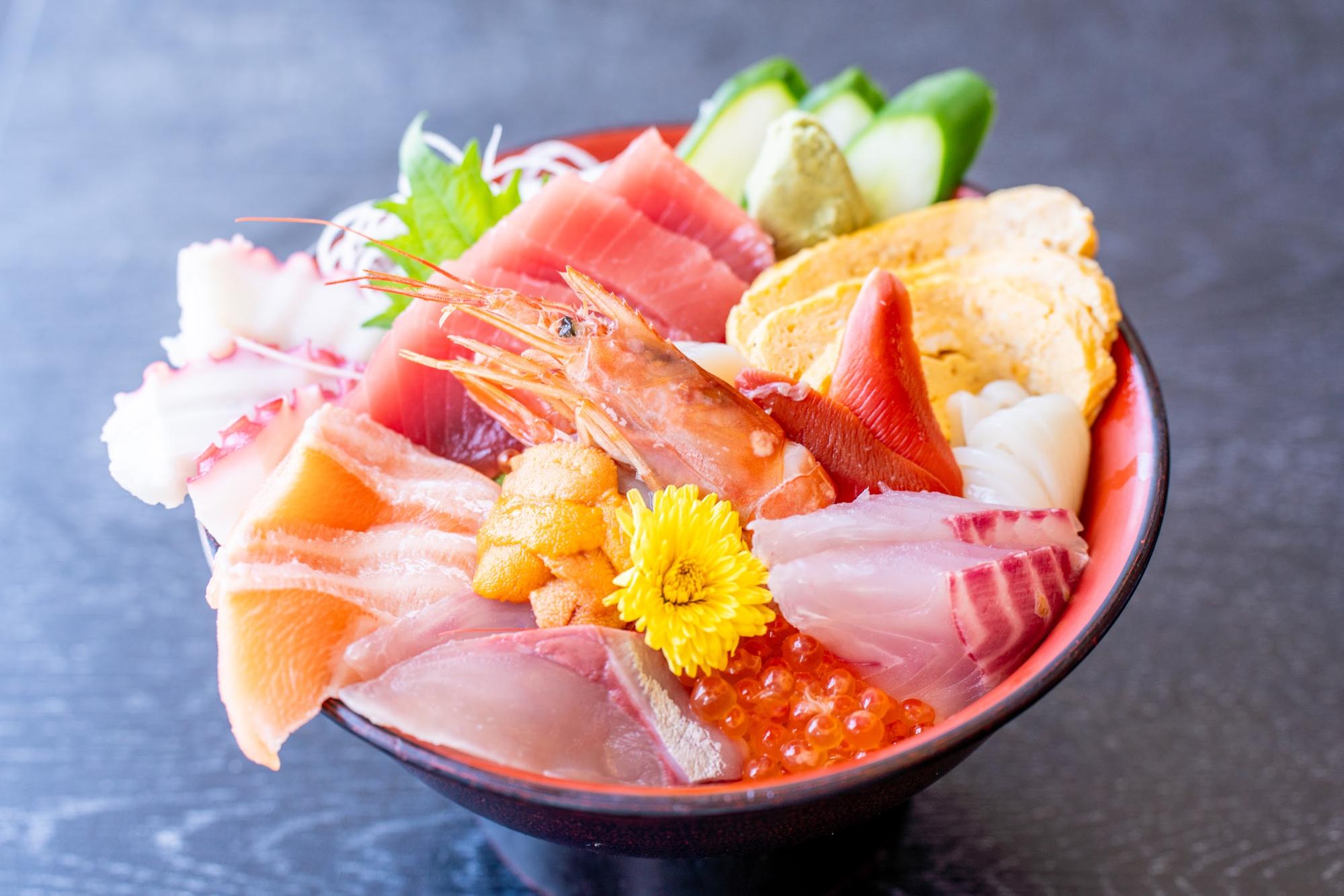 新鮮な海の幸に出会う、三河の市場 / 一色さかな広場