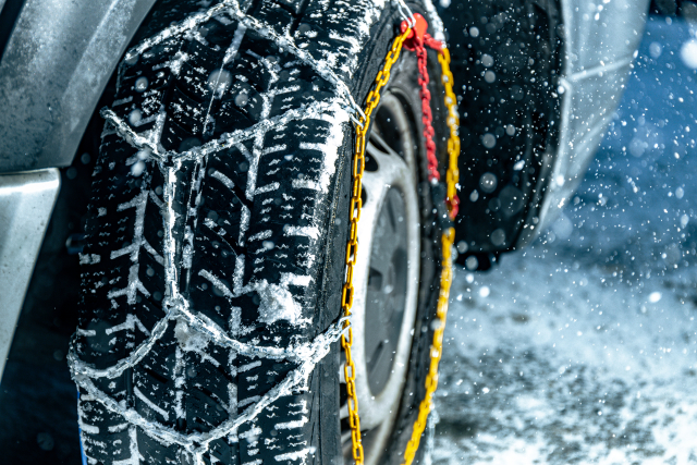 スタッドレスタイヤは必ず装備でチェーンは準備