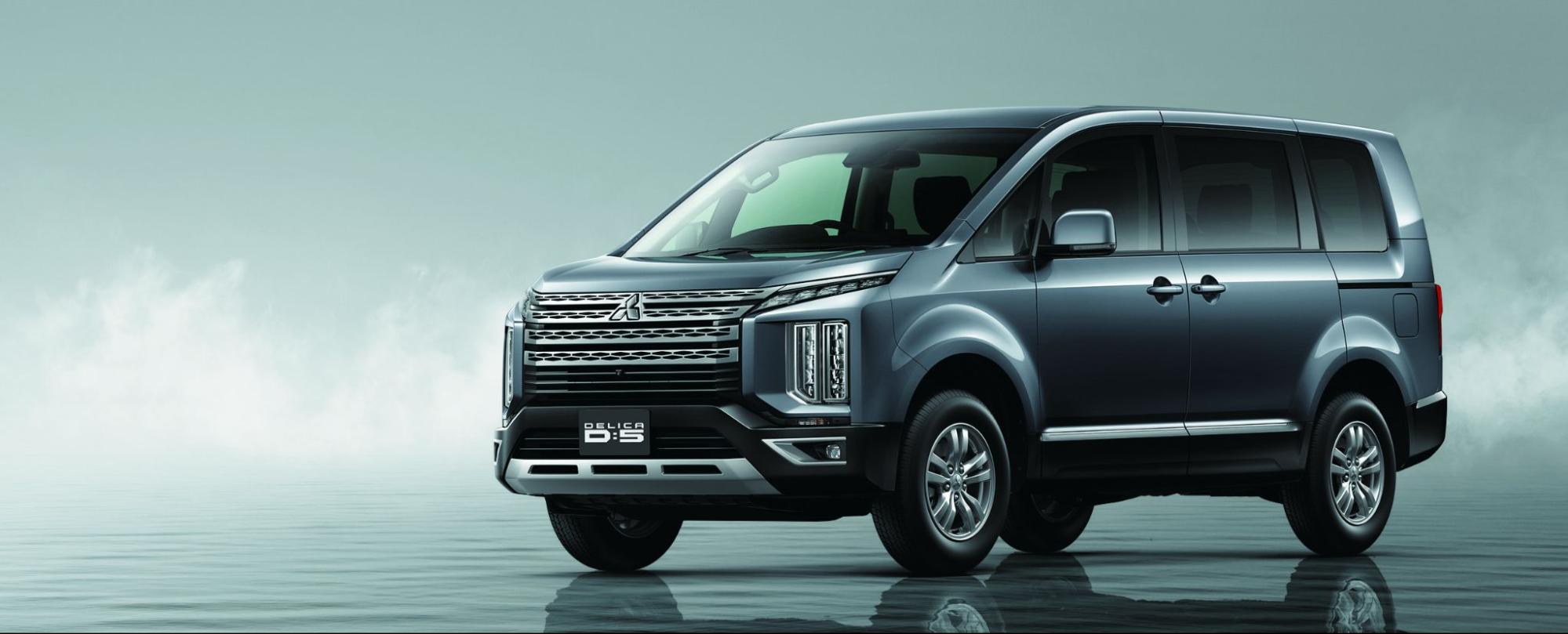８人乗れる大柄なボディでも、オフロードをどっしりしなやかに走るミツビシ デリカD:5