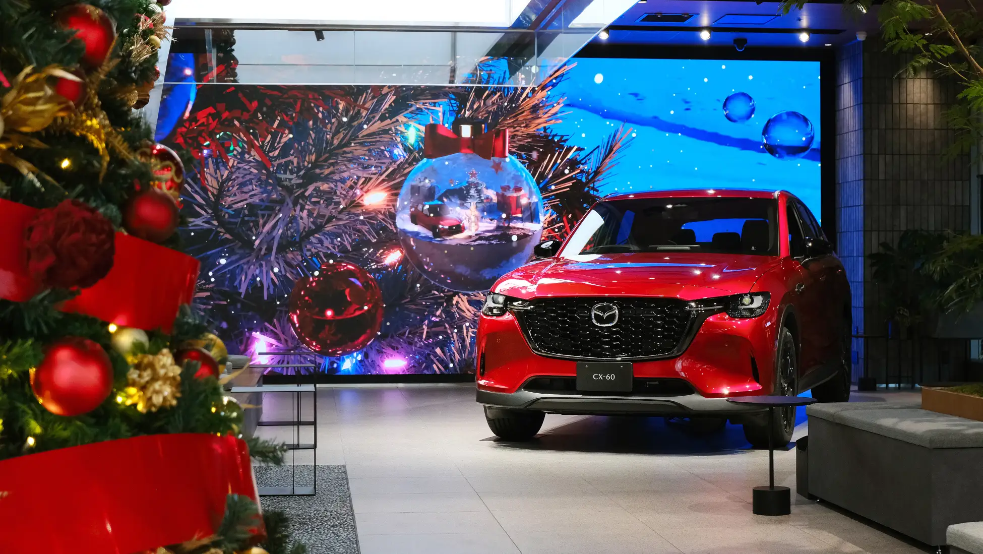 【東京・青山】MAZDA TRANS AOYAMAで楽しむ、クリスマスの特別なひととき  館内演出・限定試乗・季節のコラボメニューを12月2日〜25日まで開催