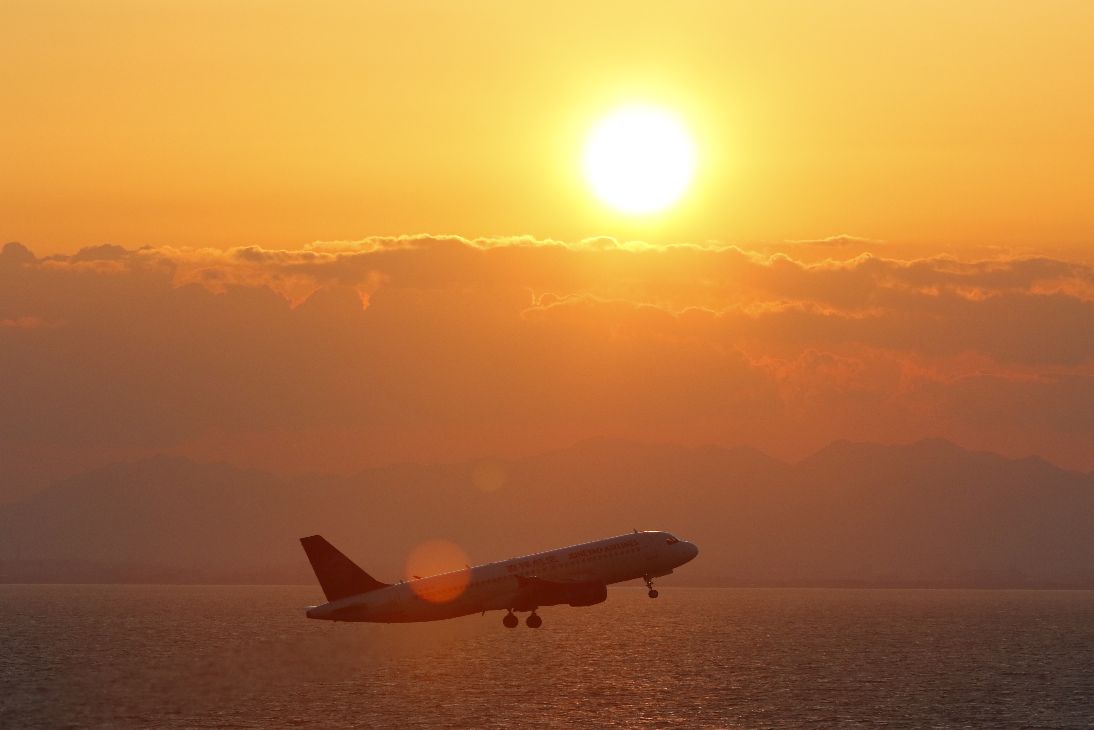 「日本で一番飛行機を近くに感じられる場所」で夕景を/中部国際空港セントレア・スカイデッキ