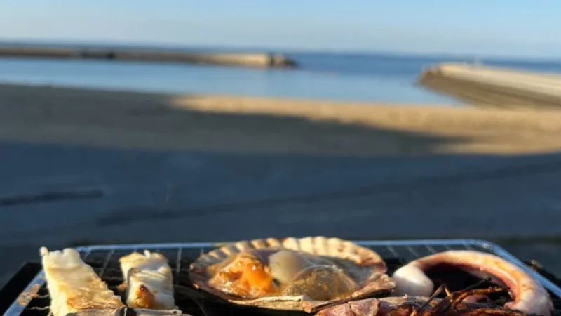 長崎鼻ビーチリゾート　12月限定「浜焼き」オープン  冬の海を眺めながら、海鮮を炭火で味わう特別なアウトドア体験