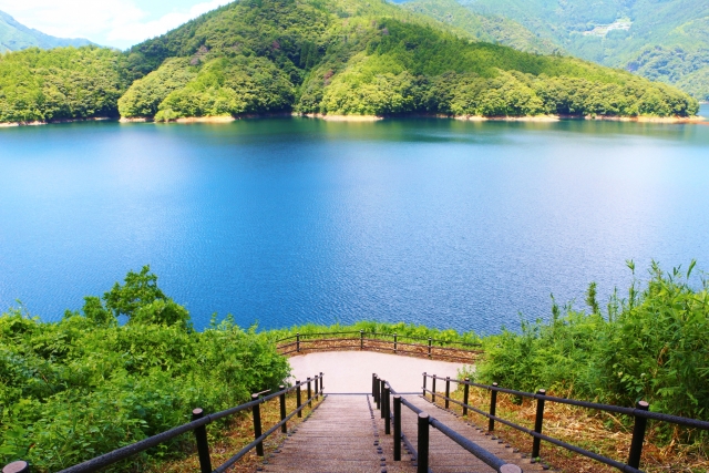 ③早明浦(さめうら）湖（高知県）