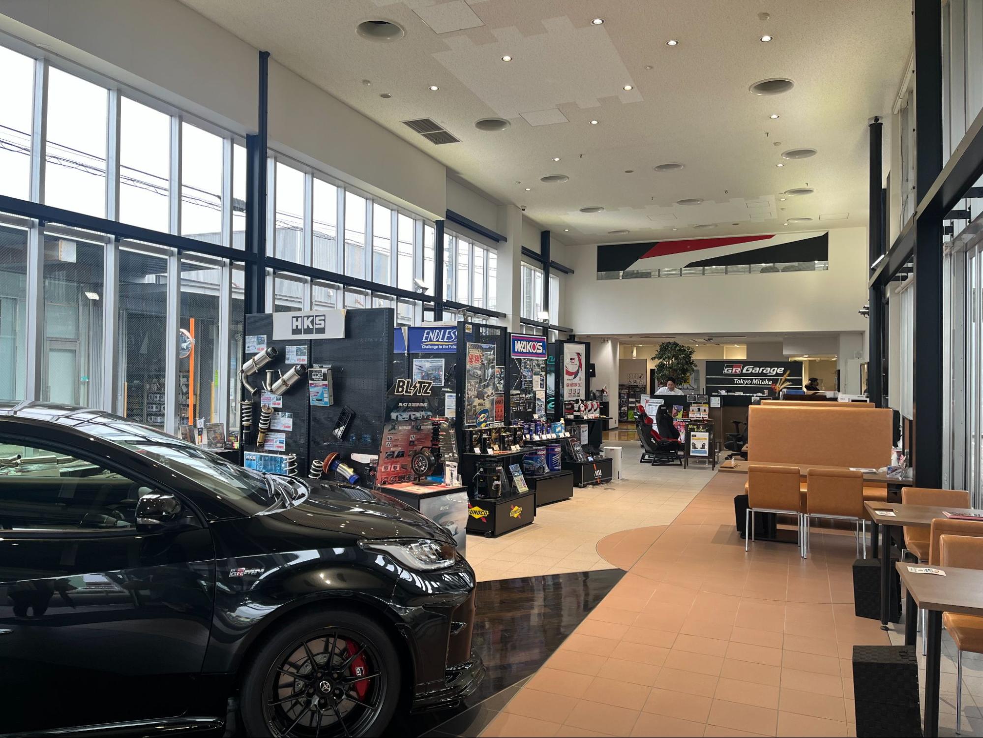 ショッピングゾーンで愛車のパーツ選び