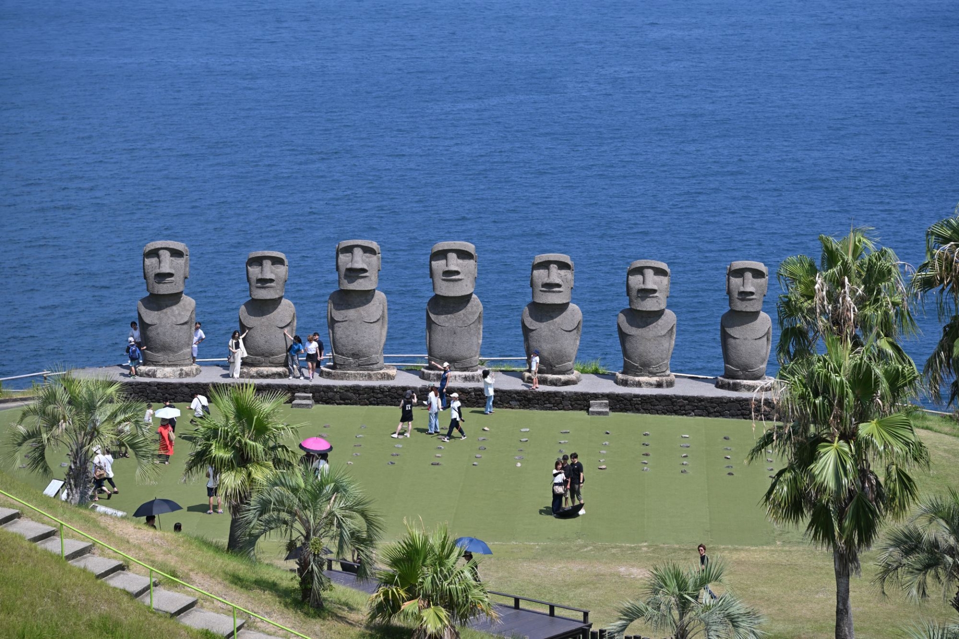 モアイと青い海の絶景癒しスポット / サンメッセ日南