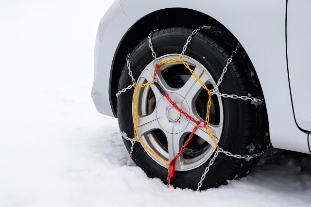 チェーン規制とは?|対象道路・装着義務・違反時の罰則を解説