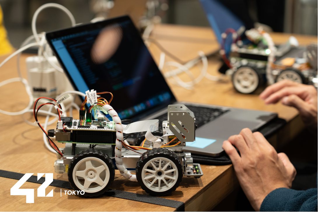 自動運転ミニカー バトル決勝戦