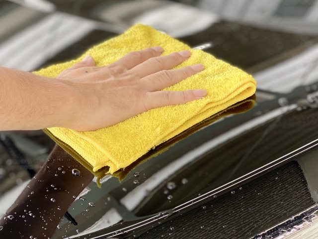 冬洗車は拭き上げ作業を念入りに行う！