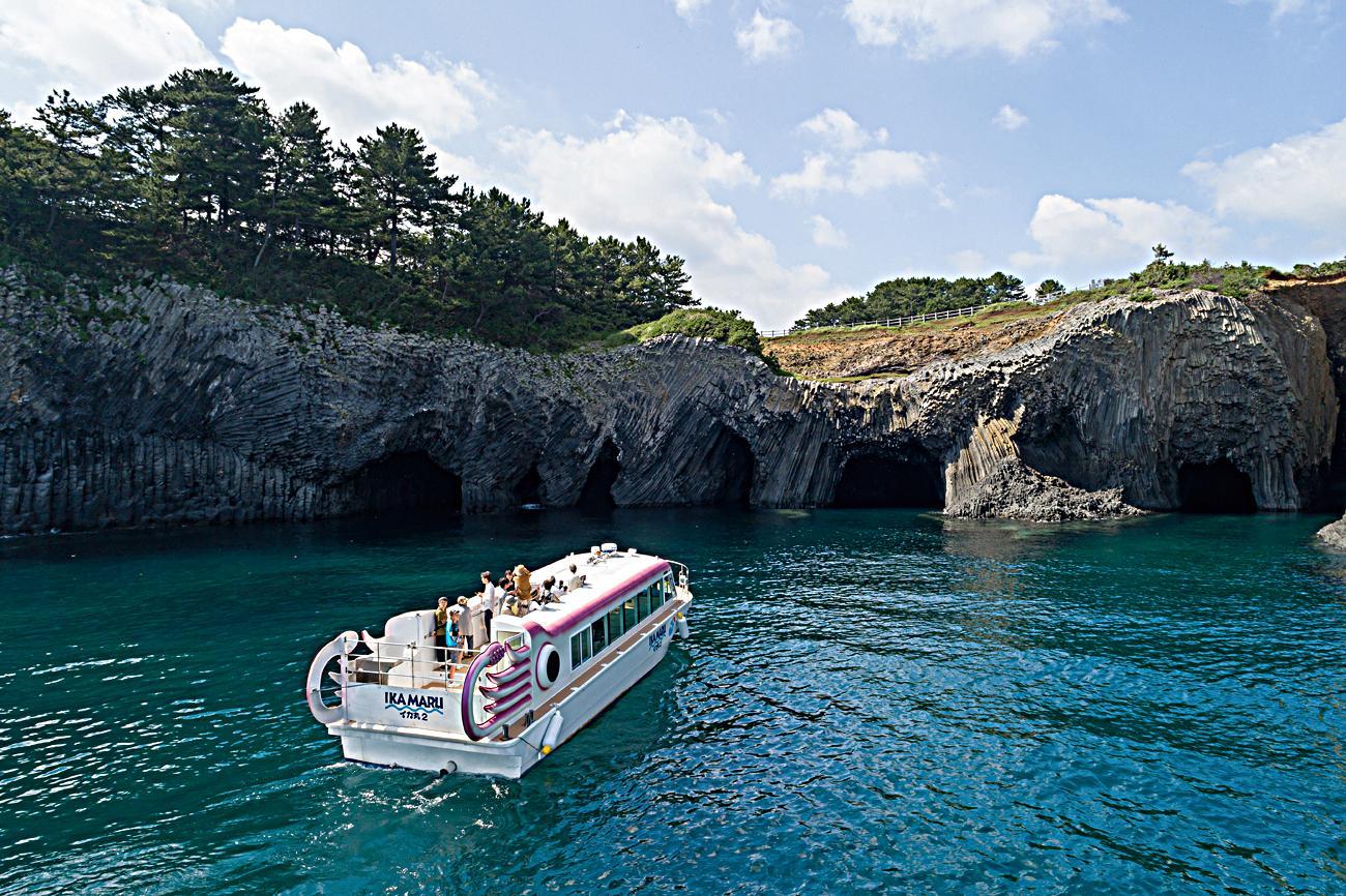 自然が作り上げた海の芸術に出会う / マリンパル呼子 七ツ釜遊覧船
