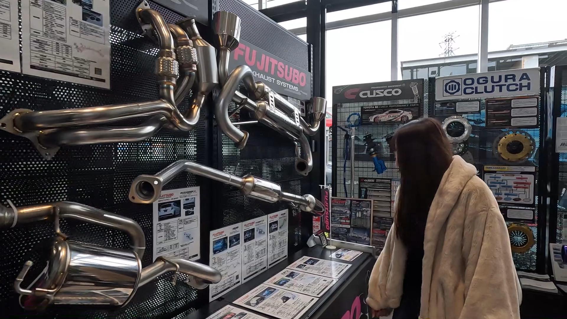 カーディーラーの楽しみ方。GR Garage東京三鷹へ行ってきました!