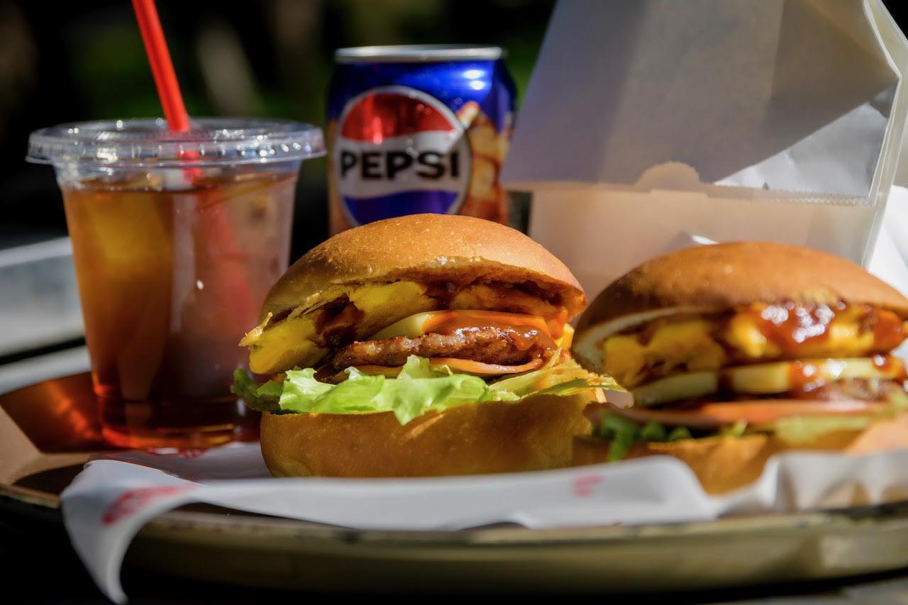 唐津のご当地バーガーでランチタイム / 唐津バーガー