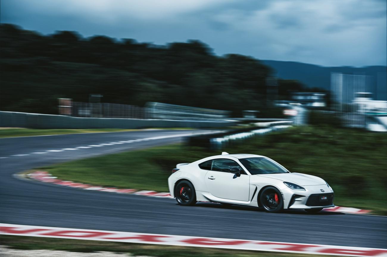 若いうちにスポーツカーに乗っておきたい、トヨタ「GR86」・スバル「BRZ」