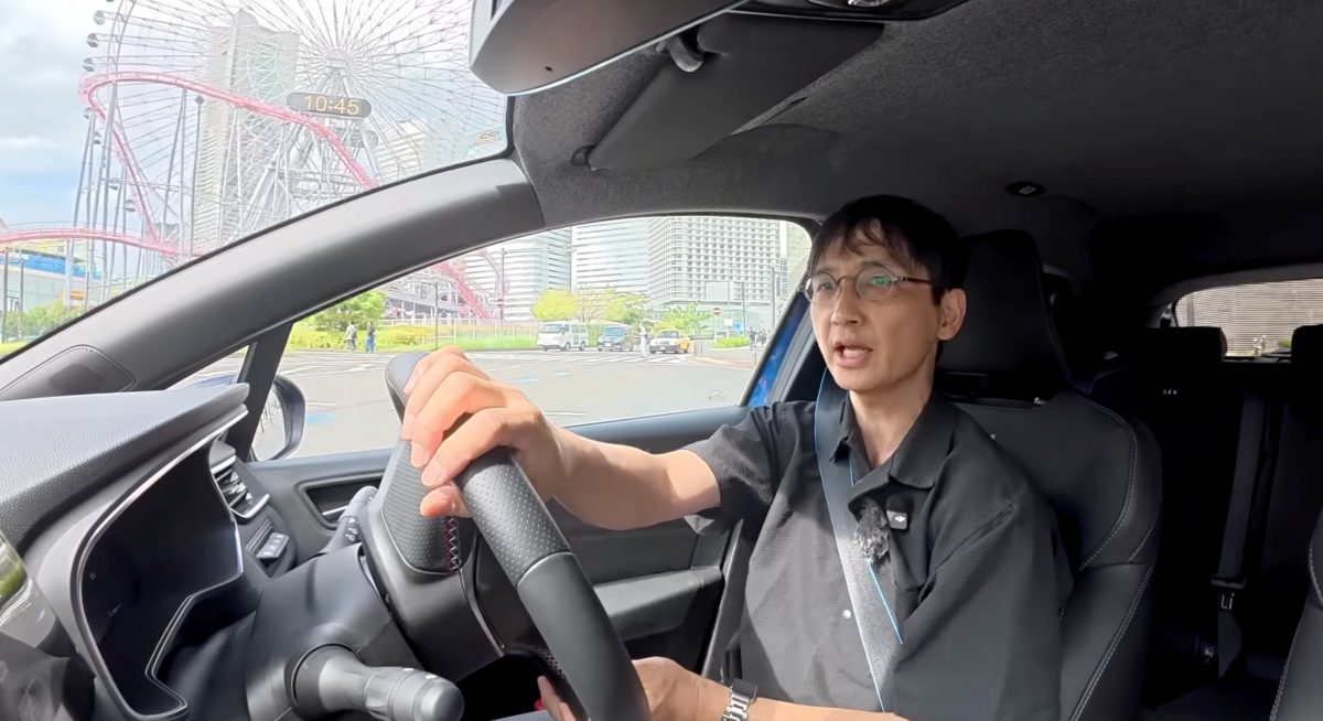 楽しく走っても燃費は25.4km/Lと大健闘。ルーテシア フルハイブリッドE-TECH 