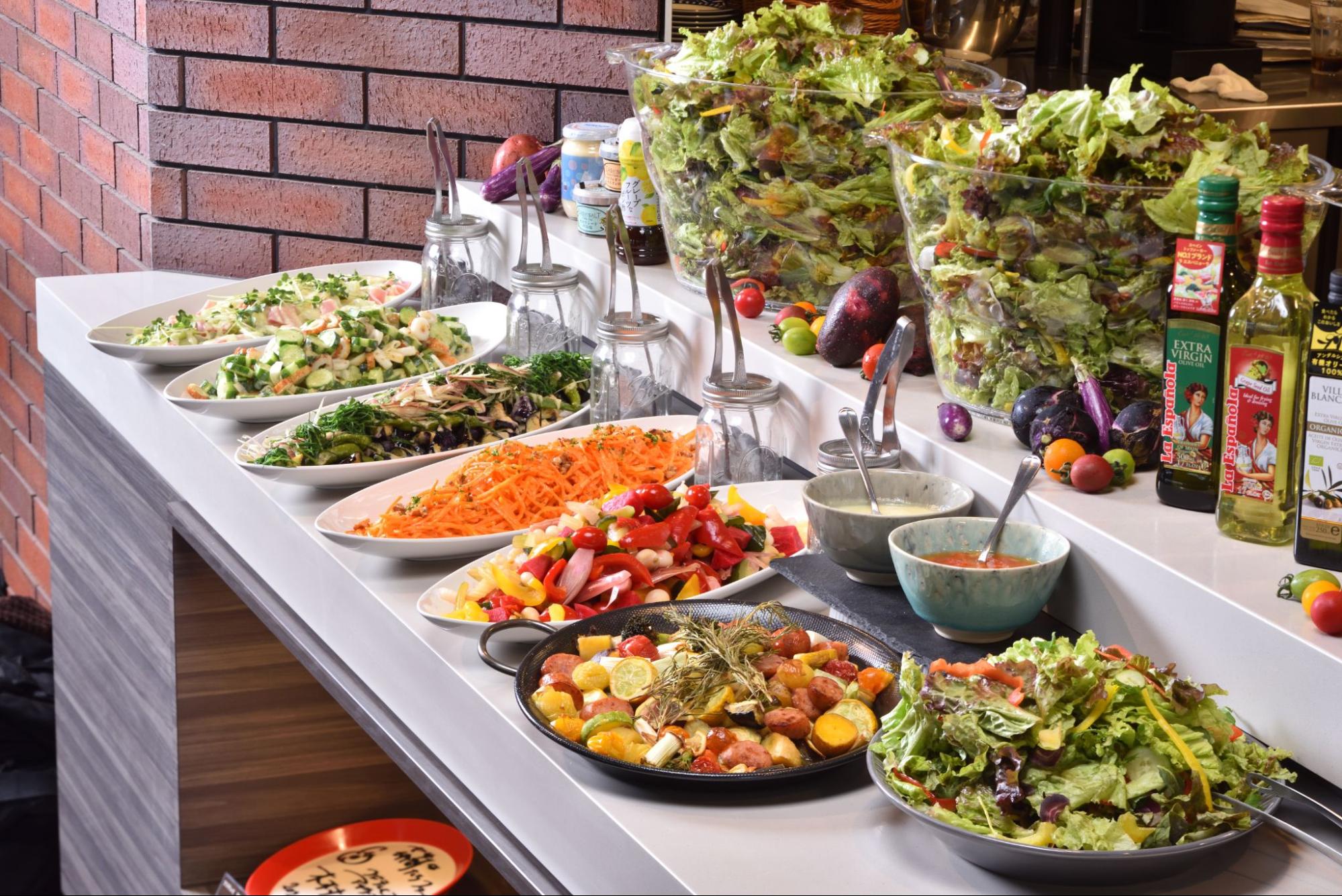 旬野菜のサラダバー付きランチを満喫/深谷テラス ヤサイな仲間たちファーム