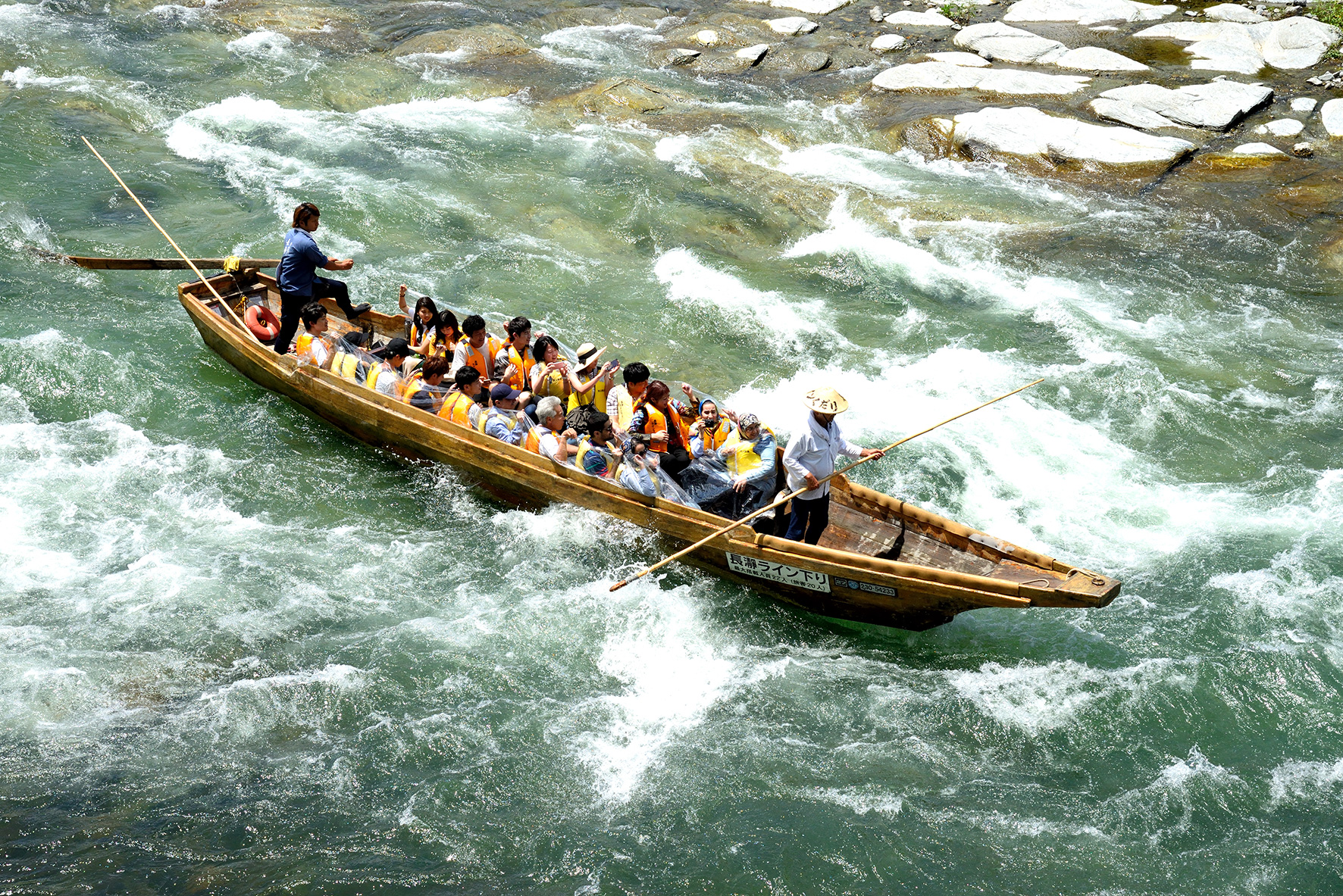 船上から渓谷美を体感！/長瀞ラインくだり