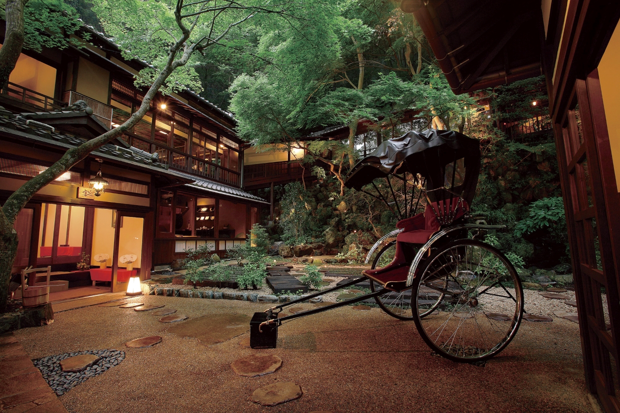 大正時代の邸宅に宿泊/明治の森箕面 音羽山荘