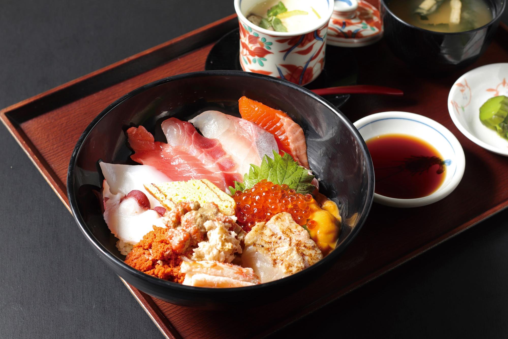 越前グルメと工芸がそろう、旅の立ち寄りスポット / 道の駅 越前たけふ